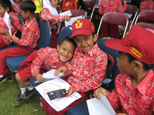 kredit foto langitselatan kidsnpostcard.jpg