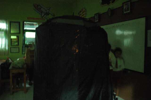 antrian menuju ke dalam planetarium. Kredit foto : nggieng