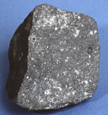 Meteorit Allende. Kredit Gambar : The Center of meteorite Studies, Arizona States Universities.