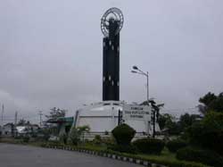 Tugu Khatulistiwa, titik nol. Sumber : pontianak.go.id