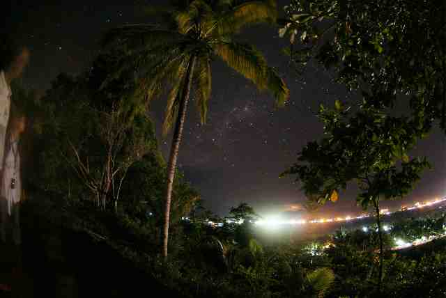 Arah Selatan, pemandangan kota, dan Bima Sakti pun masih teramati. Kredit Foto : Nggieng