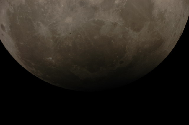 Foto gerhana bulan sebagian tahun 2006. Kredit foto: nggieng