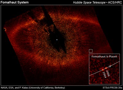Snapshot Fomalhaut b pada 2004 & 2006. Kredit : Hubble