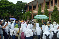 Suasana pengajaran untuk anak-anak SMP dan SMA oleh HAAJ. Kredit : Evan