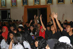IMG_0156-small Peserta acara talk show dari sekolah-sekolah di Jakarta. Kredit : nggieng