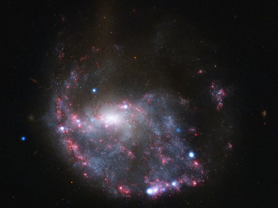 WOW sebuah tabrakan galaksi yang tepat sasaran !!!