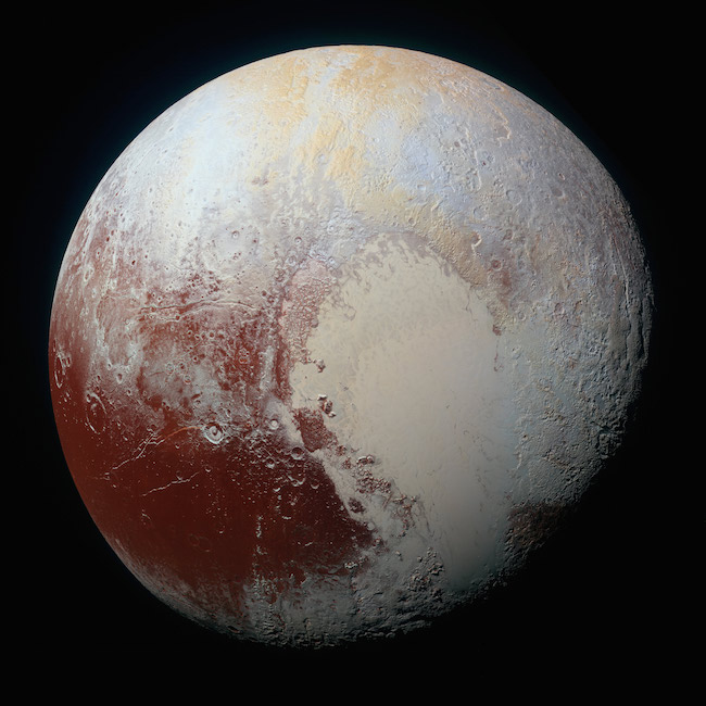 Permukaan Bersisik di Pluto