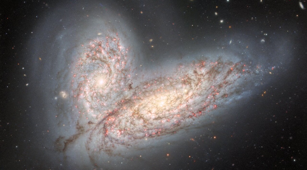 Spectacular dance of a pair of galaxies – Langitselatan